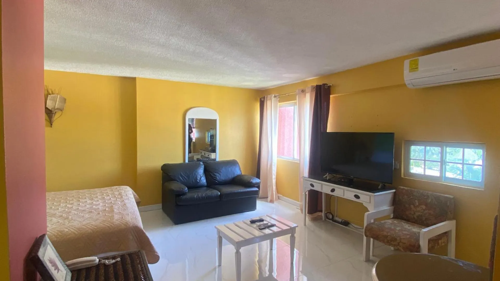 Sunset Condos Getaway In Ocho Rios 0*,  Jamajka